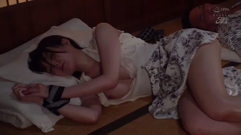 Xin gã chồng đi công việc với tiền bối, nữ nhân viên rơi vào kế hoạch của ông cấp trên biến thái