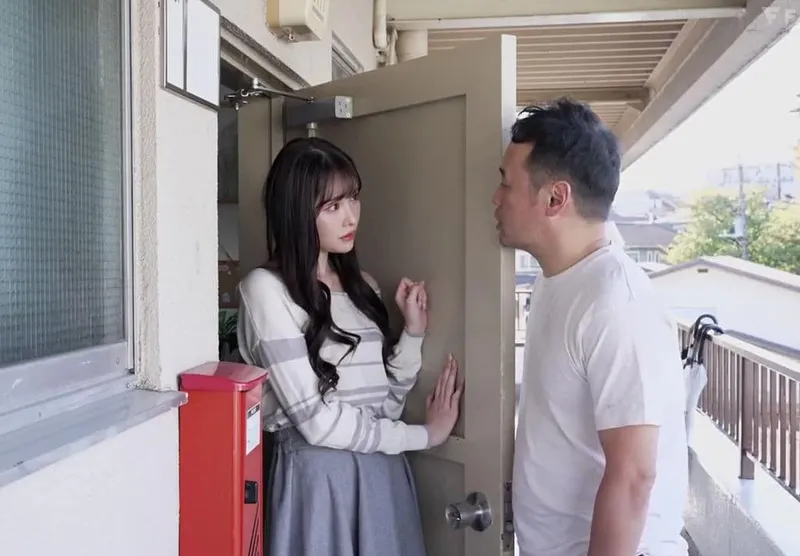 Người đẹp arina bị gã biến thái cạnh bên bắt cóc làm nô lệ khi anh xã đã đi làm