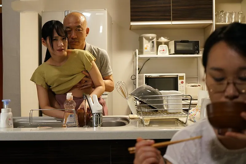 ông xã phang con gái riêng của vợ yêu khi biết cô vợ không thể sinh con cho mình