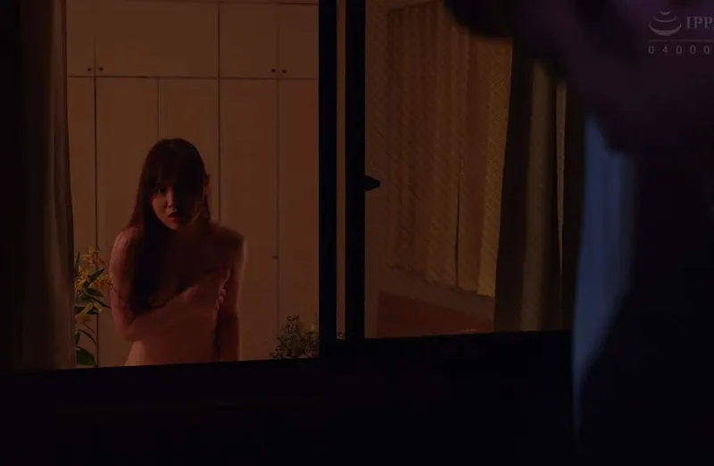 Em hotgirl cạnh nhà anh xã ông chồng hàng xóm thường xuyên thay đồ ở ngay cửa sổ
