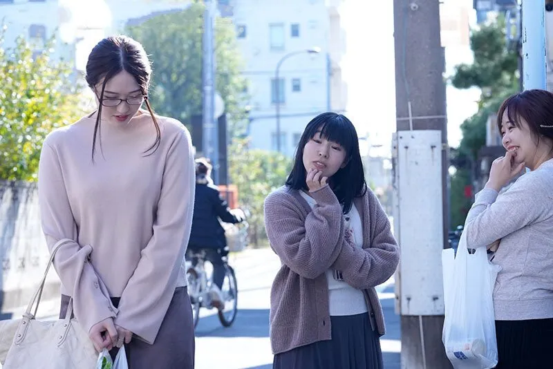 Trả thù mấy mụ gần nhà thường xuyên nói xấu bằng cách “cướp gã chồng ả ta”