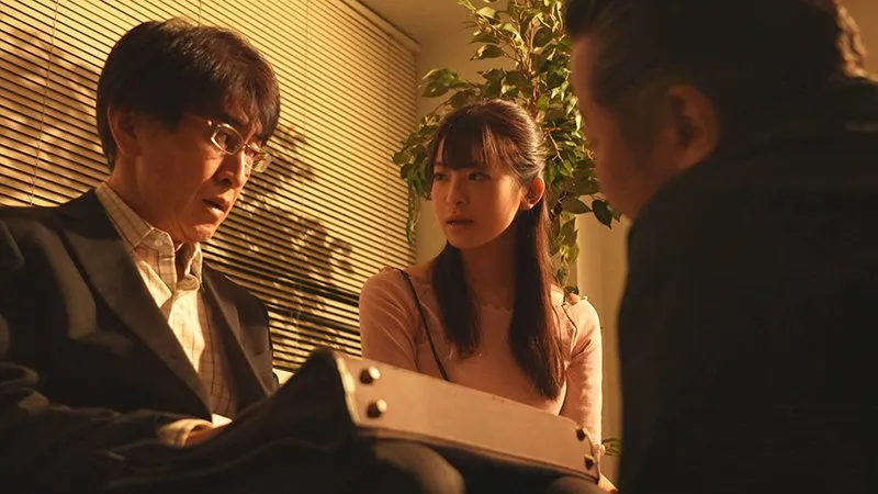 Chồng vay nợ anh em xã đoàn, vợ phải bán thân để trả nợ