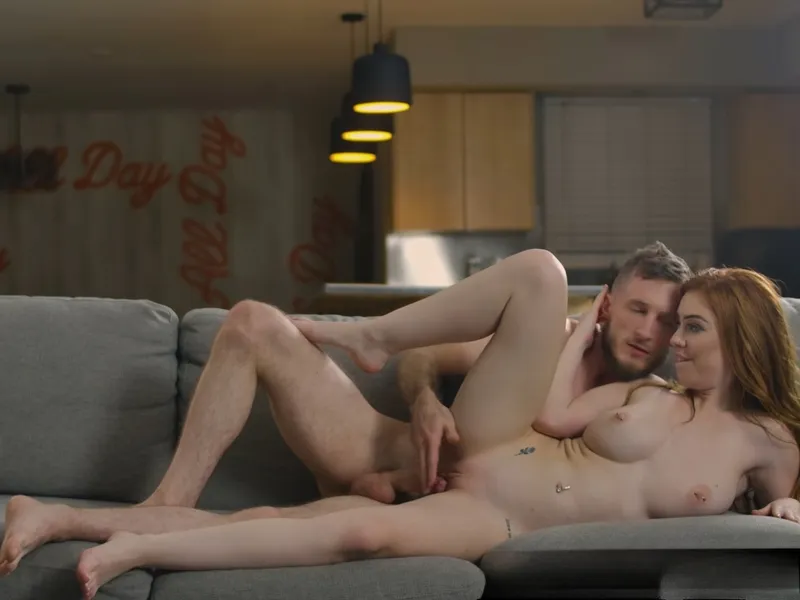 đang tăng ca mà con ghệ cứ dùng bím lôi kéo tôi doggy cùng em