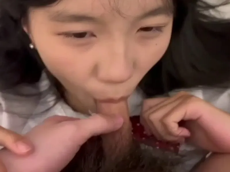 Em loli dễ thương mút dương vật biến em thành con em đĩ nứng lồn p2